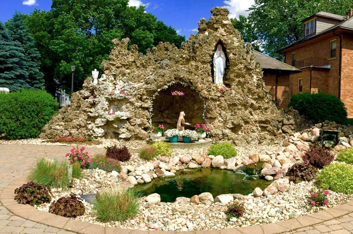 Remsen, IA St. Mary’s Church Lourdes Grottos of North America
